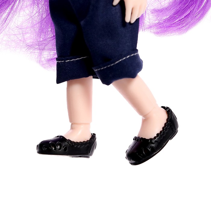 Кукла шарнирная «Крутая малышка» с аксессуарами, в джинсовом комбинезоне - фото 1909328306