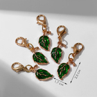 Шарм для браслета на карабине «Листочек», зелёный в золоте - Фото 1