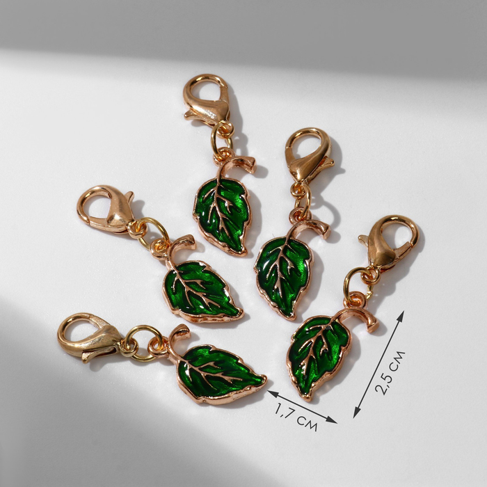 Шарм для браслета на карабине «Листочек», зелёный в золоте
