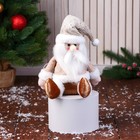 Мягкая игрушка "Дед Мороз в вязаном колпаке" сидит, 15х22 см, золотисто-коричневый - фото 11192774