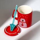 Кружка керамическая с ложкой и крышкой «Мишка», 400 мл, цвет красный - Фото 5