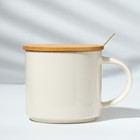 Кружка керамическая с крышкой и ложкой «Зимняя нежность», 470 мл, цвет бежевый - фото 24518878