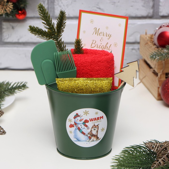 Набор новогодний подарочный «Доляна. Снеговик» : полотенце 30×60, лопатка, кисть, губка - Фото 1