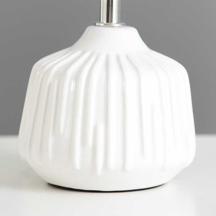 Настольная лампа "Алесса" Е14 40Вт белый 13х13х25 см RISALUX - фото 1907873268