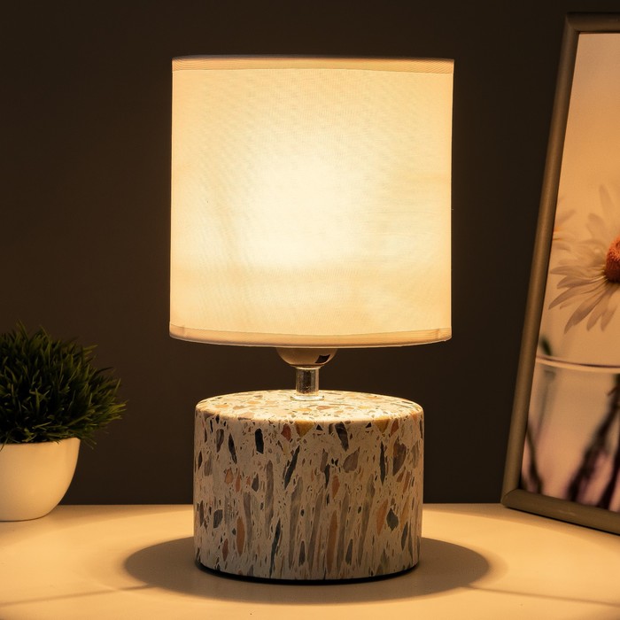 Настольная лампа "Сафари К" Е14 40Вт бело-серый 12,5х12,5х29 см RISALUX - фото 1907873752