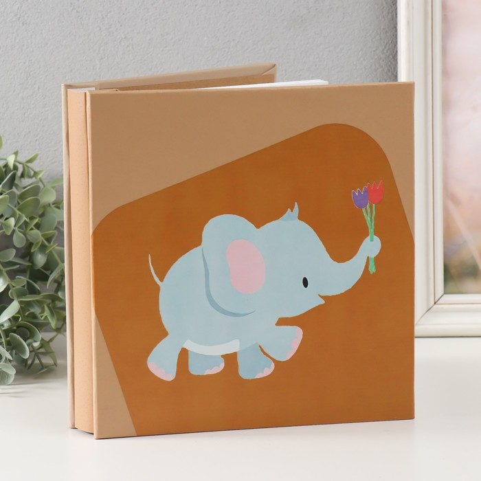 Фотоальбом на 100 фото 10×15 см «Слонёнок голубой с тюльпанами», в коробке, 23.5×4×22.5 см - Фото 1