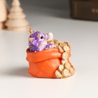 Сувенир полистоун "Фиолетовый дракон в мешке с монетами" 5х3,7х4,8 см - фото 9042902