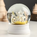 Сувенир полистоун водяной шар "Заснеженная ёлочка с подарками" белый 6,5х6,5х8 см - фото 11257562