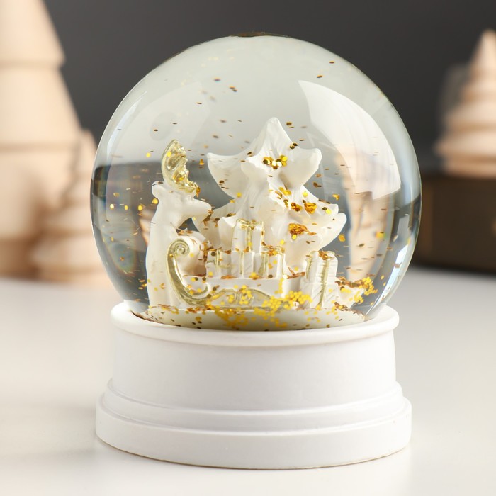 Сувенир полистоун водяной шар "Заснеженная ёлочка с подарками" белый 6,5х6,5х8 см