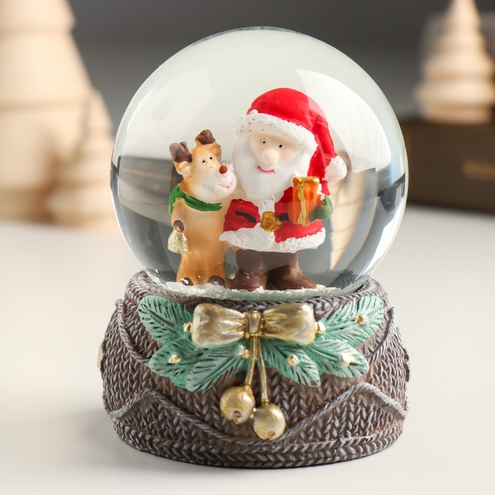 Сувенир полистоун водяной шар "Дед Мороз с олешкой в лесу"  7х7х9 см - Фото 1