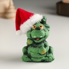 Сувенир керамика "Зелёный глиняный дракончик в новогоднем колпаке" 6,5х5,3х8 см - фото 320278991