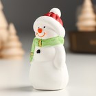 Сувенир керамика "Снеговичок в красной шапке и зелёном шарфике" МИКС 3,5х2,8х6,5 см - Фото 5