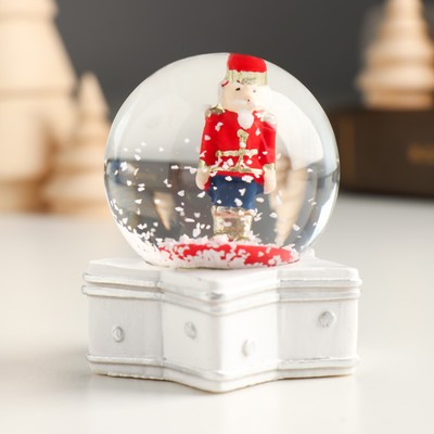 Снежный шар новогодний стеклянный «Щелкунчик на звезде», 5×5×6 см, МИКС