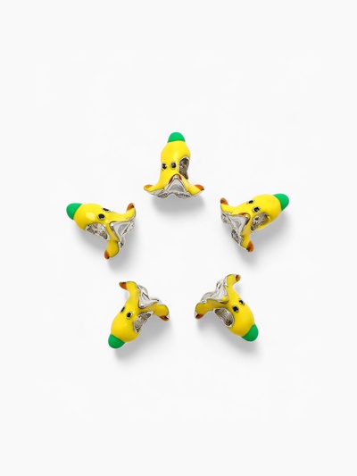 Шарм «Банан», жёлто-зелёный в чернёном серебре