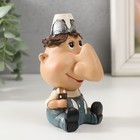 Сувенир полистоун подставка под очки "Маляр" 7,3х5,6х11,5 см - фото 23020160