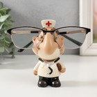 Сувенир полистоун подставка под очки "Доктор" 7х6х11 см - фото 11302192