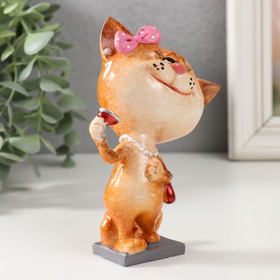 Фигурка полистоун лак «Кошечка с бокалом», 8.3×6.2×13.8 см