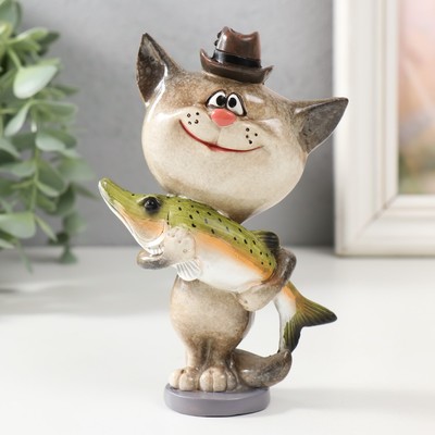 Фигурка полистоун лак «Котик-рыбак с уловом», 9.2×6.3×14 см