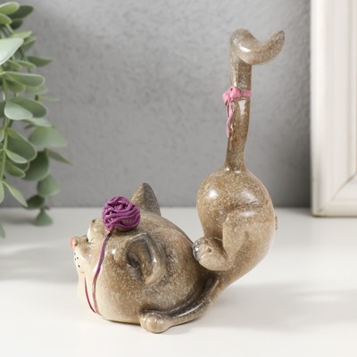 Фигурка полистоун лак «Кошечка играет с клубком», 9.5×8×12.5 см