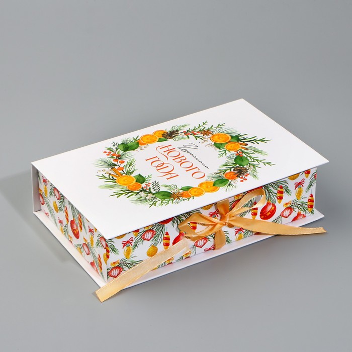 Коробка‒книга «Чудесного нового года», венок, 20 × 12.5 × 5 см
