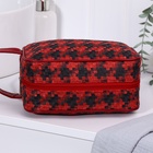 Косметичка на молнии, с ручкой, с рисунком «Гусиная лапка», красная/чёрная - Фото 4