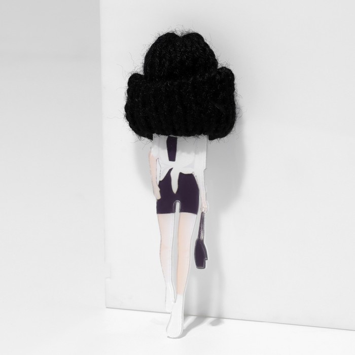 Брошь «Девочка» в шапке», цветная в серебре - Фото 1