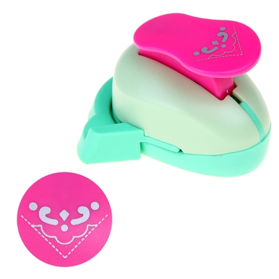 Дырокол фигурный для углов "Завитки" вырубка 2,5 см 8х8 см