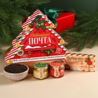 Подарочный набор «Новогодняя почта» в коробке-ёлке: чай чёрный со вкусом: яблочный штрудель 20 г., крем-мёд с клубникой и лесным орехом 60 г (2 шт. х 30 г)., молочный шоколад 27 г. - фото 11398979