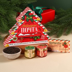 Подарочный набор «Новогодняя почта» в коробке-ёлке: чай чёрный со вкусом: яблочный штрудель 20 г., крем-мёд с клубникой и лесным орехом 60 г (2 шт. х 30 г)., молочный шоколад 27 г.