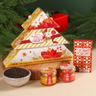 Подарочный набор «Новый год подарит сказку» в коробке-елке: чай зелёный с жасмином 20 г., крем-мёд с малиной и апельсином 60 г (2 шт. х 30 г)., молочный шоколад 27 г. - фото 11398986