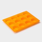 Форма для выпечки Доляна «Сладости. Круг реб», силикон, 28×21 см, 12 ячеек, d=6 см, d по дну = 4 см, оранжевая - Фото 3