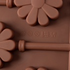 Форма для леденцов Доляна «Ромашка», силикон, 9.5×24×1 см, 6 ячеек (d=3.8 см), с палочками, МИКС - Фото 5