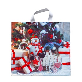 Пакет подарочный новогодний «Снежный гость», полиэтиленовый с петлевой ручкой, 38?34 см, 70 мкм (комплект 50 шт)