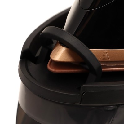 Парогенератор Sakura SA-3065CBK, 2400 Вт, керамическая подошва, 1.1 л, 130 г/мин, чёрно-золотой