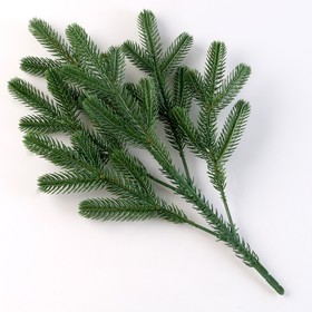 Еловая ветка зелёная, размер: 42 × 24 см, 1 шт.