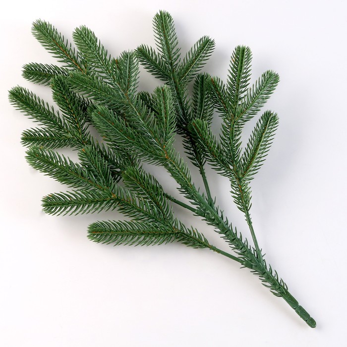 Еловая ветка зелёная, размер: 42×24 см, 1 шт.