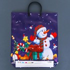 Пакет "Снеговичок с подарками", полиэтиленовый с пластиковой ручкой, 38х45 см, 90 мкм - Фото 2