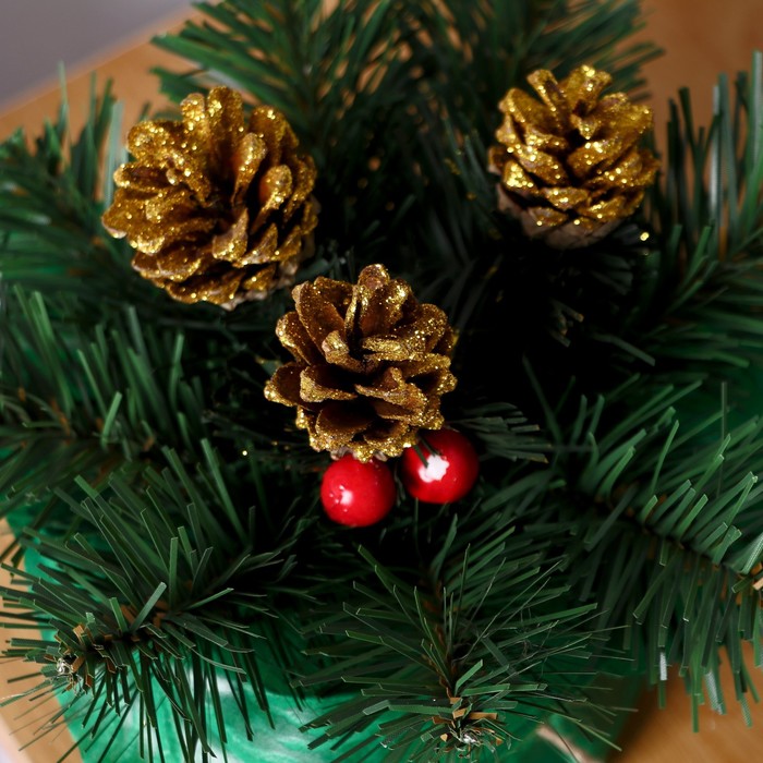 Новогодняя композиция "Рождевственская" шишки золото+ягоды 20 см