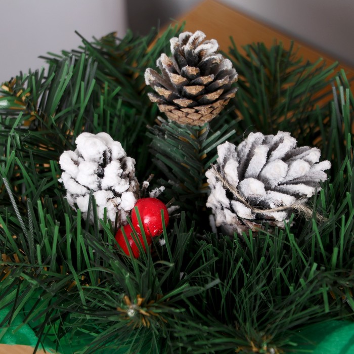 Новогодняя композиция "Рождевственская" шишки снег+ягоды 20 см