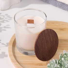 Свеча из соевого воска в стакане с деревянным фитилем и крышкой 