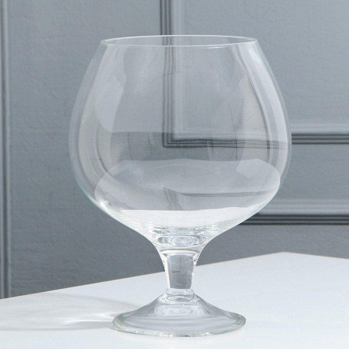 Декор для дома / Стеклянная ваза для интерьера / Прозрачная ваза-бокал на ножке под цветы