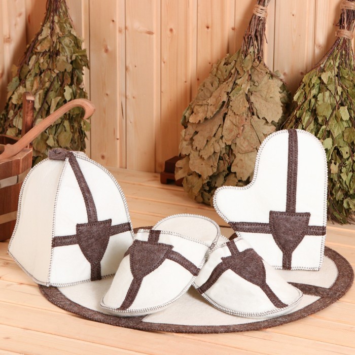 Набор подарочный 4 предмета белый "Крестоносец" (шапка, коврик, рукавичка,тапочки)