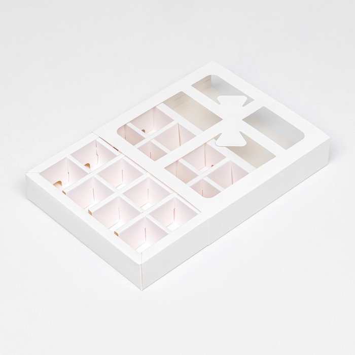 Коробка под 16 конфет вырубка, "Бантик", белый 17,7 х 17,7 х 3,8 см 9948284