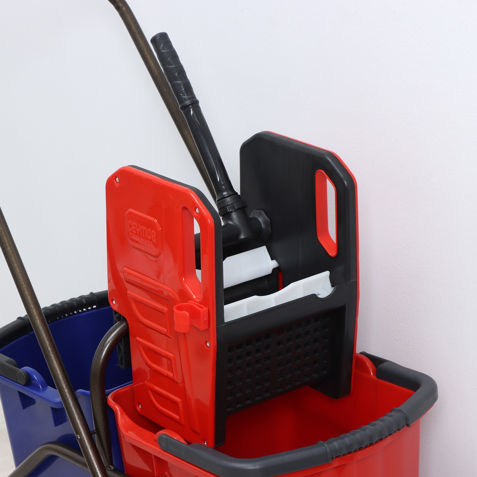 Тележка уборочная двухведерная для уборки помещений с отжимом, 2×25 л ...