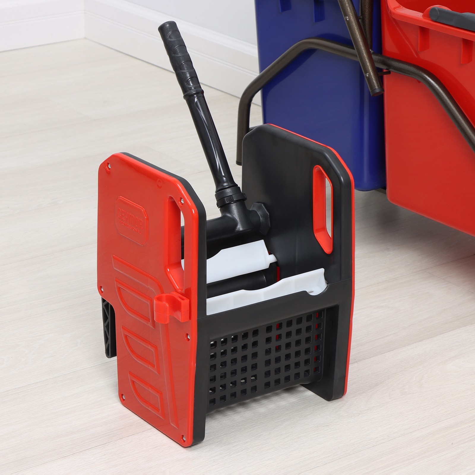 Тележка уборочная двухведерная для уборки помещений с отжимом, 2×25 л ...