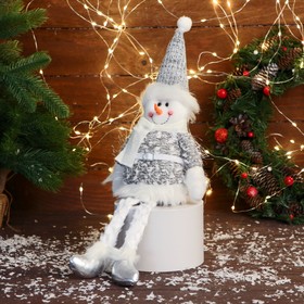 Мягкая игрушка "Снеговик в колпаке и шарфике" 15х39 см, серый