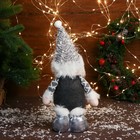 Мягкая игрушка "Дед Мороз в костюме с ремешком" 16х30 см, серый - Фото 2
