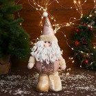 Мягкая игрушка "Дед Мороз в костюме с цветочками" стоит, 13х30 см, розовый - фото 23213840