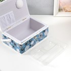 Шкатулка для рукоделия и шитья «Чёрно-белые цветы на голубом», хранение ниток, иголок, мелочи, 24×16×11 см - Фото 4