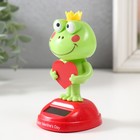 Маятник настольный антистресс «Лягушка с сердечком», от солнечной батареи, пластик, 5.3×6×10 см - фото 44792600